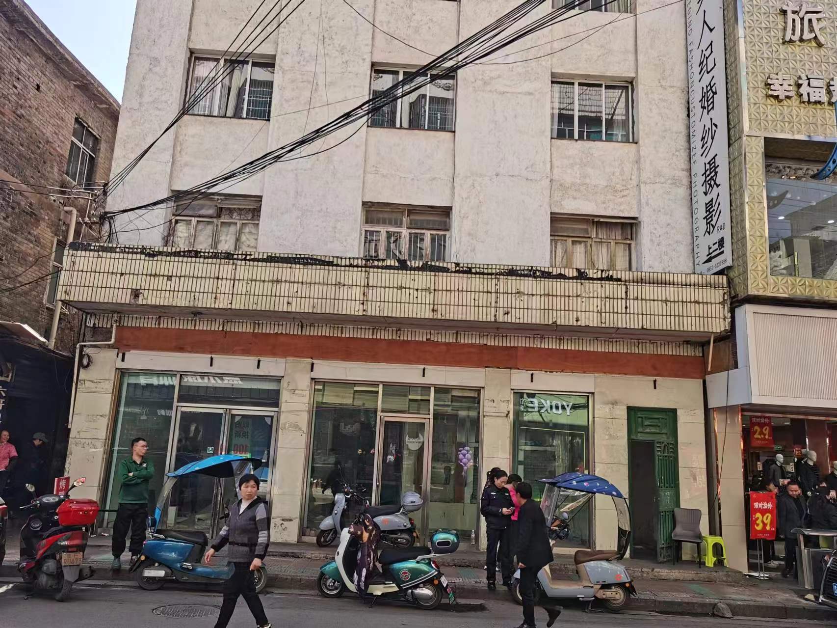 毕节市大方县红旗街道办事处人民中路农行办公楼1层1-1房产