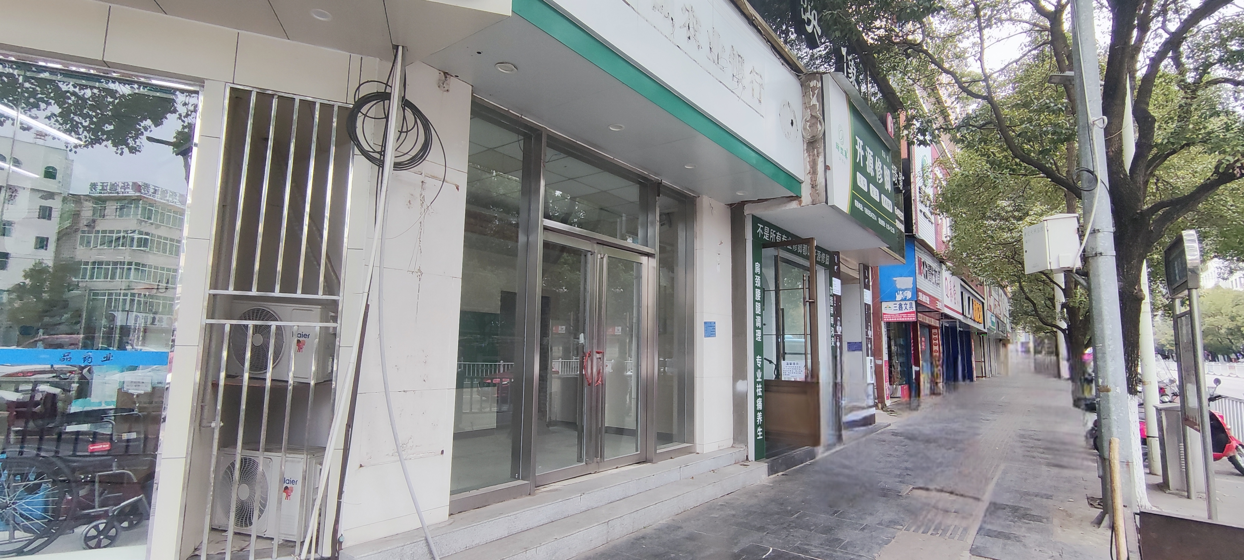 贵州省黔南州贵定县城关镇荷花路11号金丰苑圆盘处门面拍卖公告